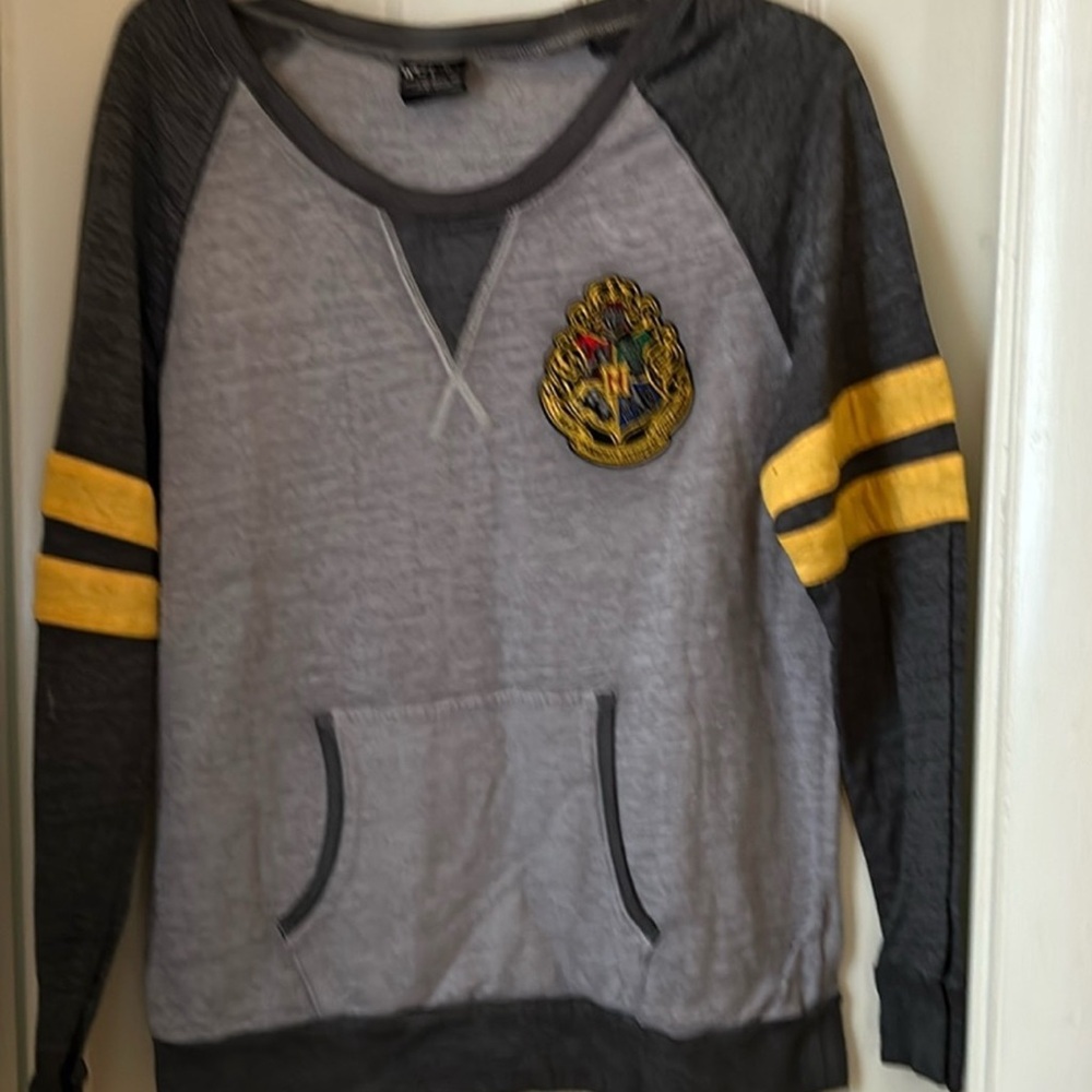 Harry Potter Light Sweatshirt - Gray Sweatshirt with Yellow Stripes and Crest